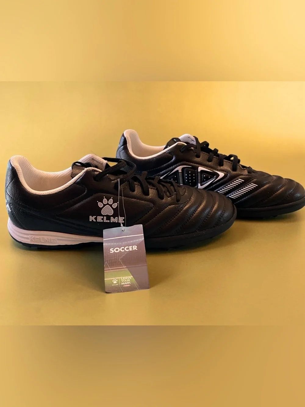 Kelme NWT Men’s Black Athletic Turf Soccer Shoes with White Accents Size 9.5